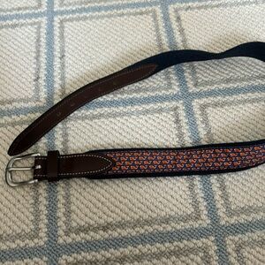 EUC Vineyard Vines Basketball Whale Belt Sz 26